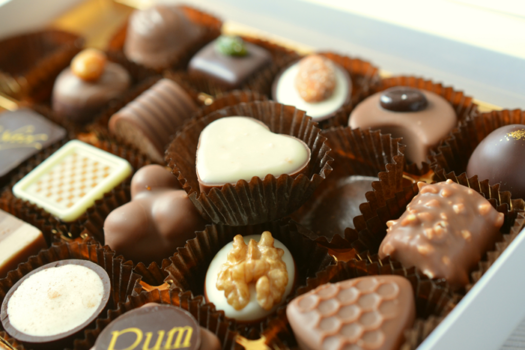 Schachtel mit Schokoladenpralinen